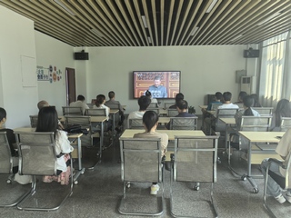 科技园组织集中观看纪念中国人民...